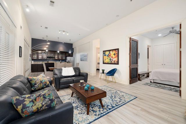 2208 Post Office Street 302, Galveston, TX 77550