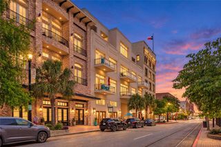 2208 Post Office Street 302, Galveston, TX 77550