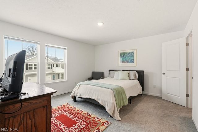 677 Crossings Lane, Akron, OH 44320