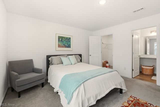 677 Crossings Lane, Akron, OH 44320