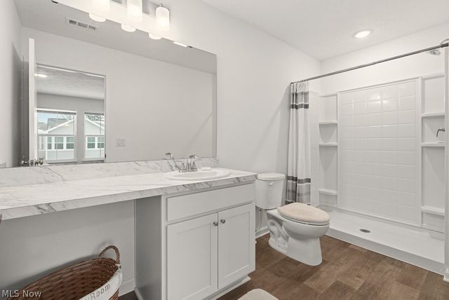 677 Crossings Lane, Akron, OH 44320