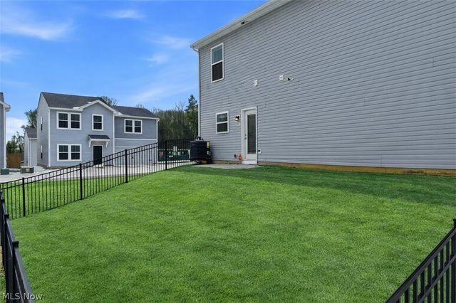 677 Crossings Lane, Akron, OH 44320