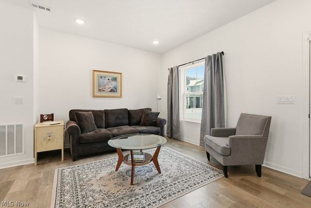 677 Crossings Lane, Akron, OH 44320