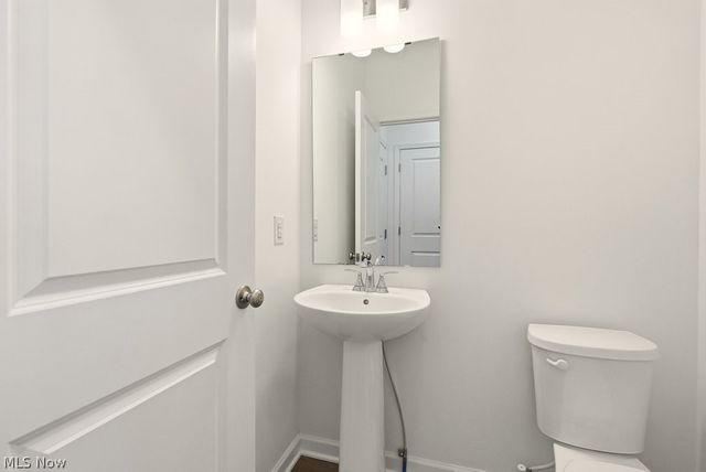 677 Crossings Lane, Akron, OH 44320