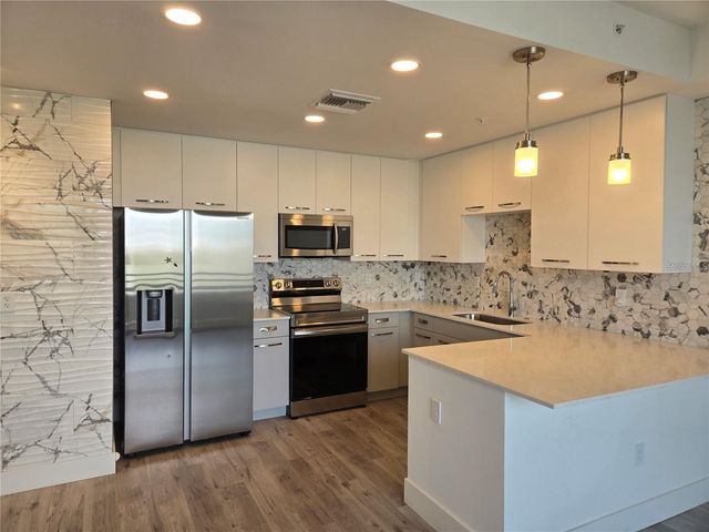 1703 N TAMIAMI TRAIL B504, Sarasota, FL 34234