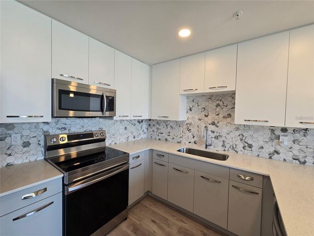1703 N TAMIAMI TRAIL B504, Sarasota, FL 34234