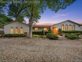 1721 Imperial Drive, Highland Charter Township, MI 48356