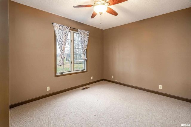 18662 Liberty School Road, Thompsonville, IL 62890