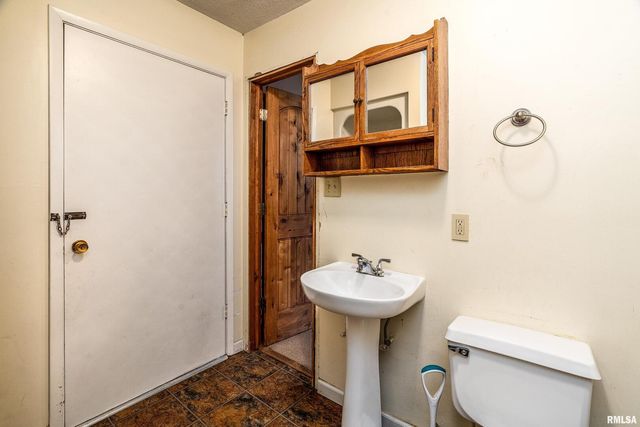 18662 Liberty School Road, Thompsonville, IL 62890