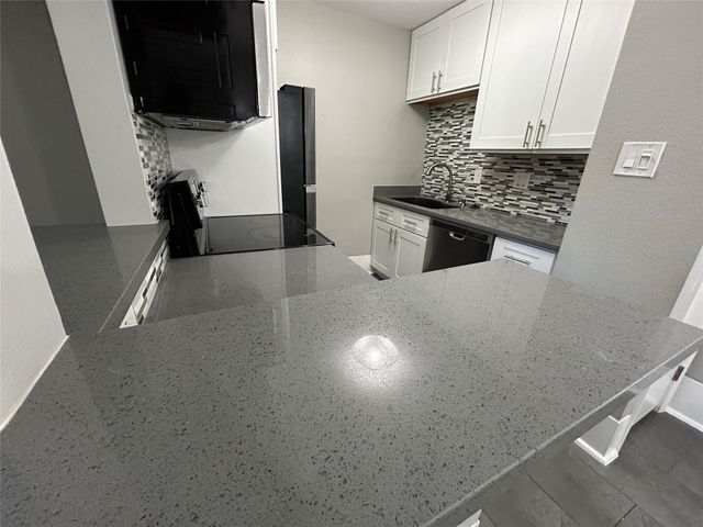 5550 N Braeswood Boulevard 24, Houston, TX 77096