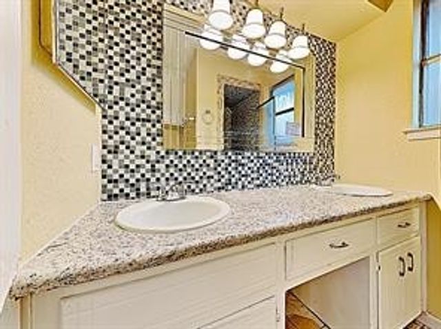 2405 Laredo Court, Arlington, TX 76015