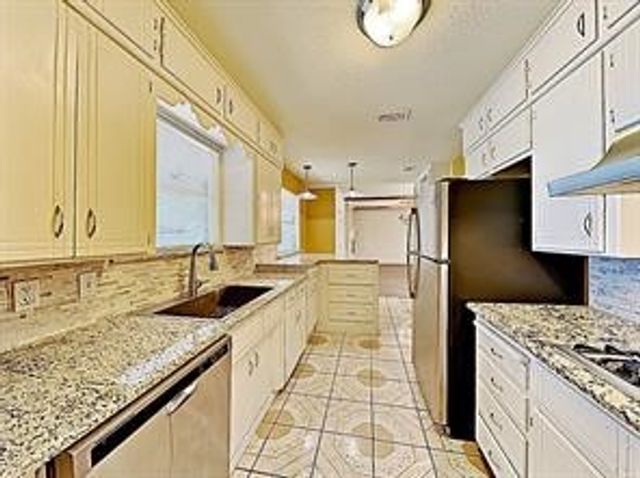 2405 Laredo Court, Arlington, TX 76015