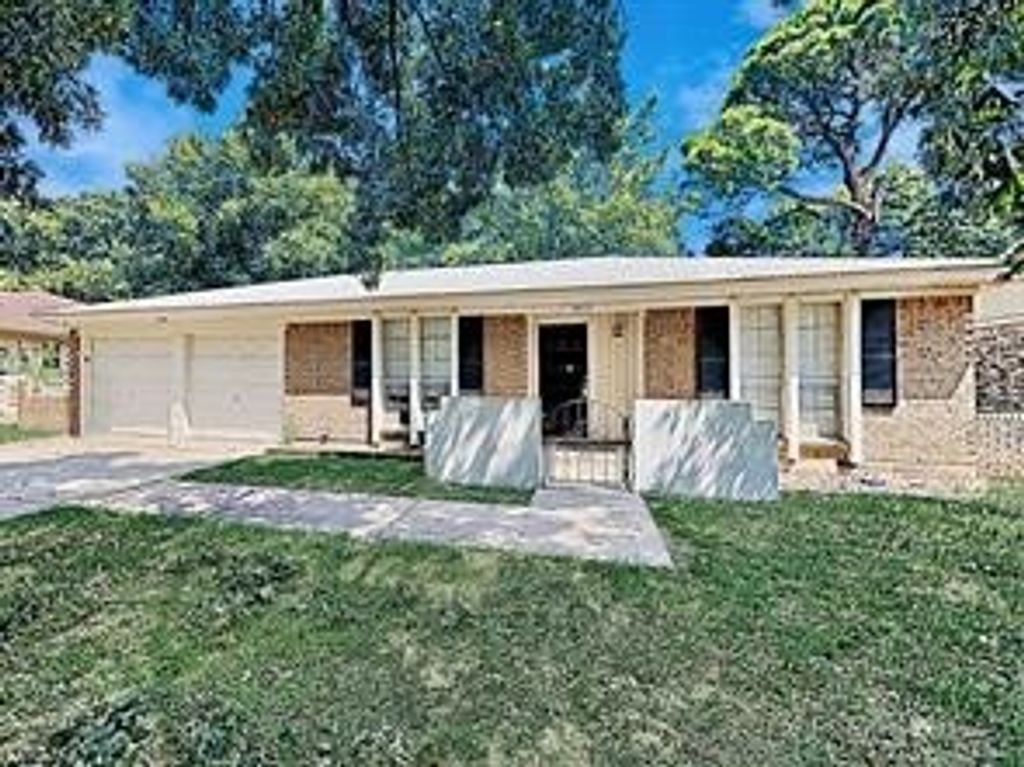 2405 Laredo Court, Arlington, TX 76015