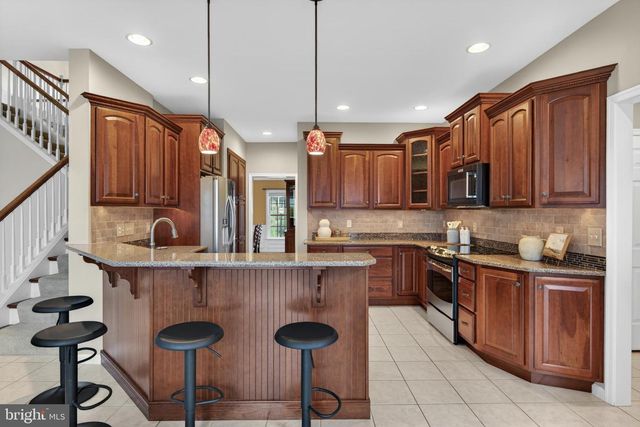 10 SURREY DR, Stevens, PA 17578