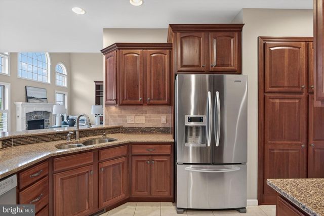 10 SURREY DR, Stevens, PA 17578