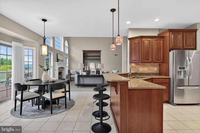 10 SURREY DR, Stevens, PA 17578