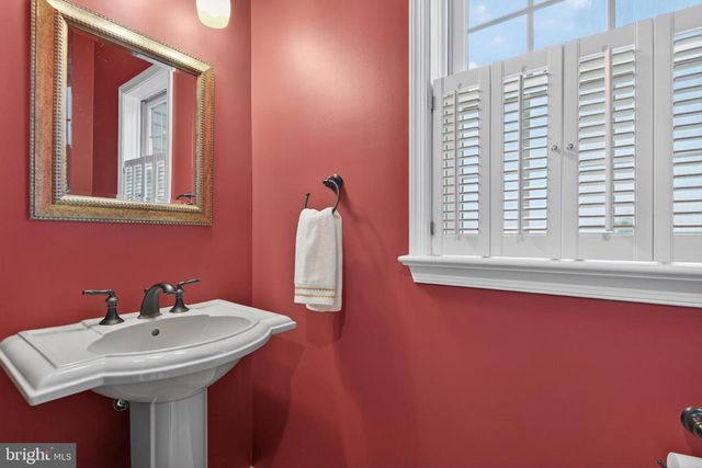 10 SURREY DR, Stevens, PA 17578