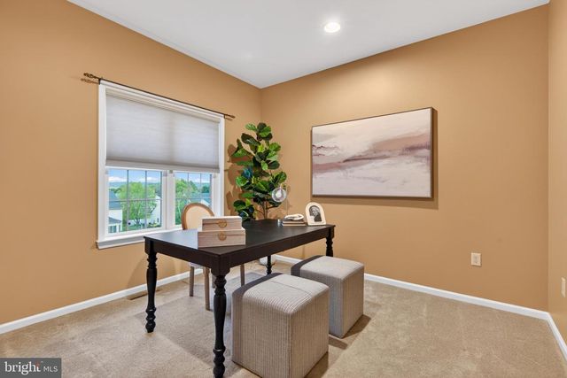 10 SURREY DR, Stevens, PA 17578