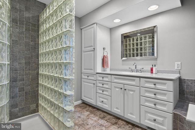 10 SURREY DR, Stevens, PA 17578