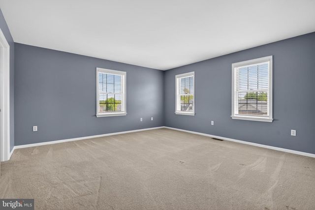 10 SURREY DR, Stevens, PA 17578