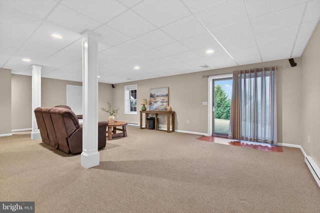 10 SURREY DR, Stevens, PA 17578
