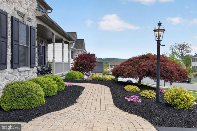 10 SURREY DR, Stevens, PA 17578