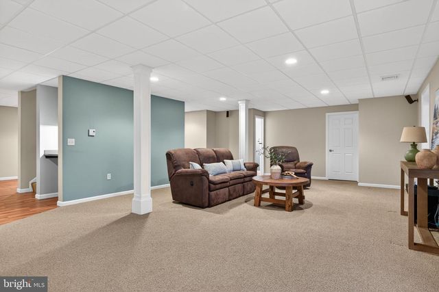 10 SURREY DR, Stevens, PA 17578