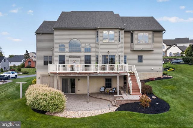 10 SURREY DR, Stevens, PA 17578