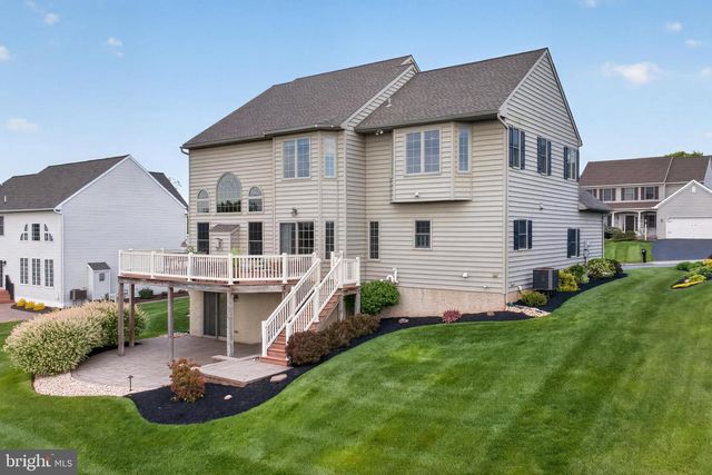 10 SURREY DR, Stevens, PA 17578