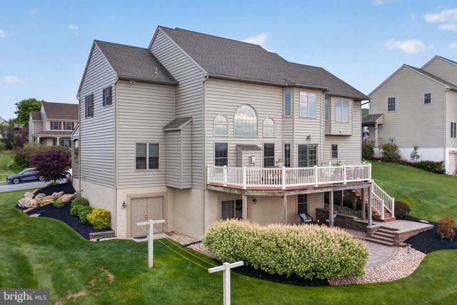 10 SURREY DR, Stevens, PA 17578