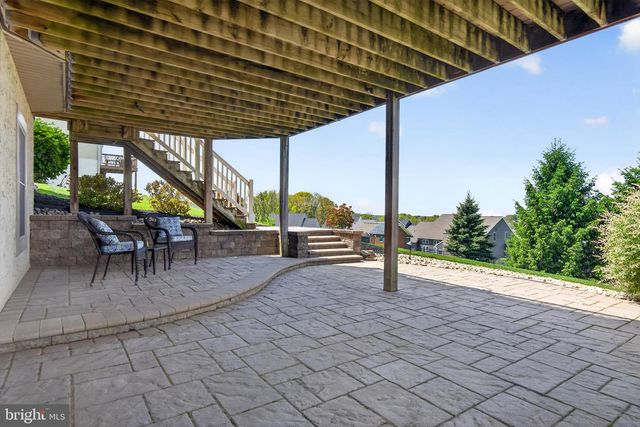 10 SURREY DR, Stevens, PA 17578