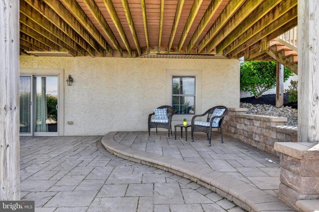 10 SURREY DR, Stevens, PA 17578