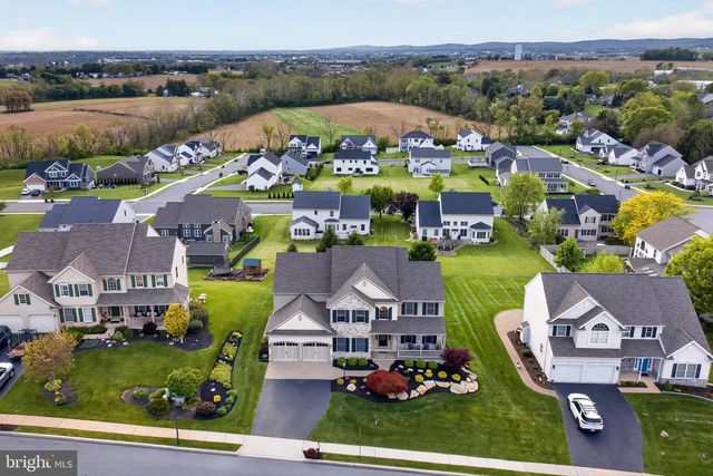 10 SURREY DR, Stevens, PA 17578