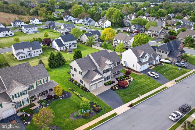 10 SURREY DR, Stevens, PA 17578