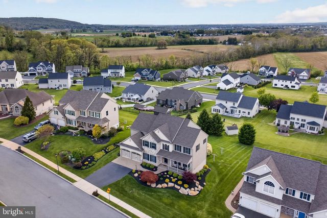 10 SURREY DR, Stevens, PA 17578