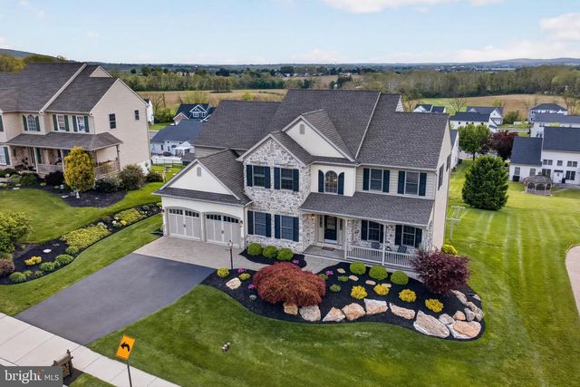 10 SURREY DR, Stevens, PA 17578