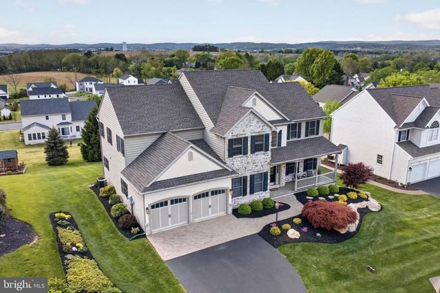 10 SURREY DR, Stevens, PA 17578