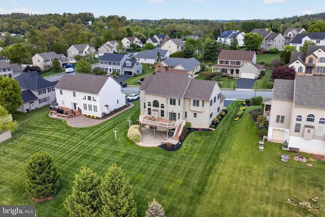 10 SURREY DR, Stevens, PA 17578