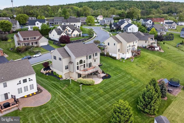 10 SURREY DR, Stevens, PA 17578