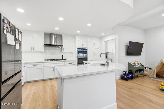 815 Sunstone Street, Westlake Village, CA 91362