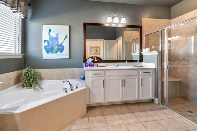 1012 Sweeping Butte Drive, Fort Worth, TX 76052