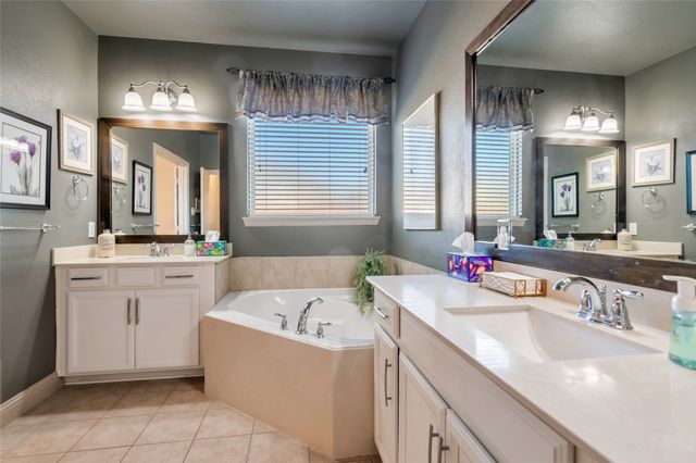 1012 Sweeping Butte Drive, Fort Worth, TX 76052