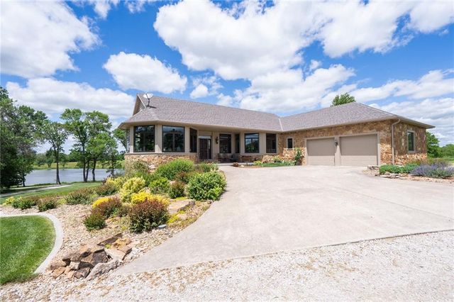 1672 N 1 Road, Baldwin City, KS 66006