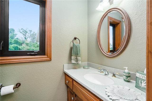 1672 N 1 Road, Baldwin City, KS 66006