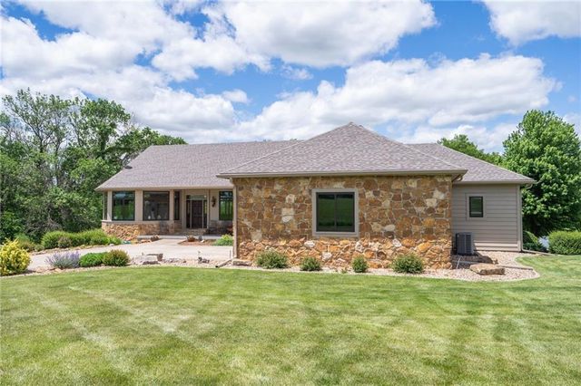 1672 N 1 Road, Baldwin City, KS 66006