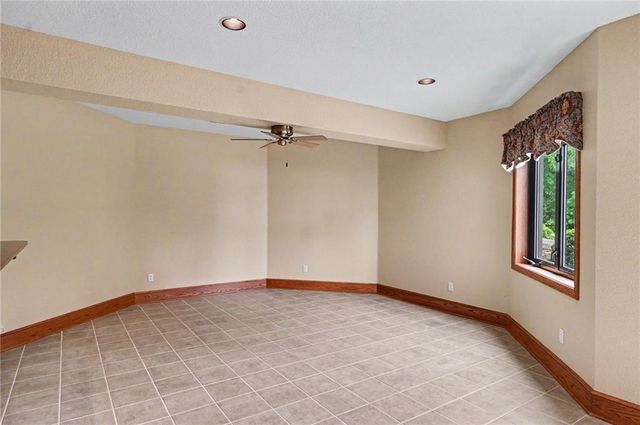 1672 N 1 Road, Baldwin City, KS 66006