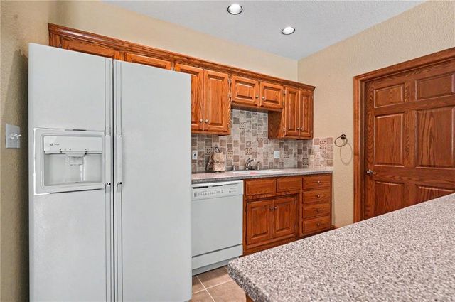 1672 N 1 Road, Baldwin City, KS 66006