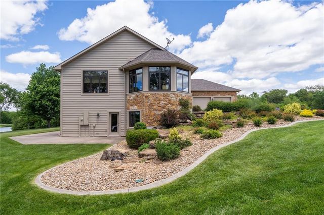 1672 N 1 Road, Baldwin City, KS 66006