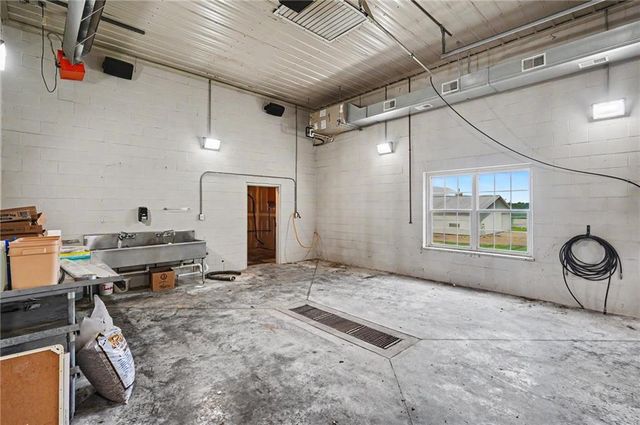 1672 N 1 Road, Baldwin City, KS 66006