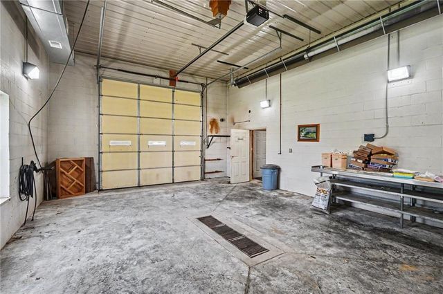 1672 N 1 Road, Baldwin City, KS 66006